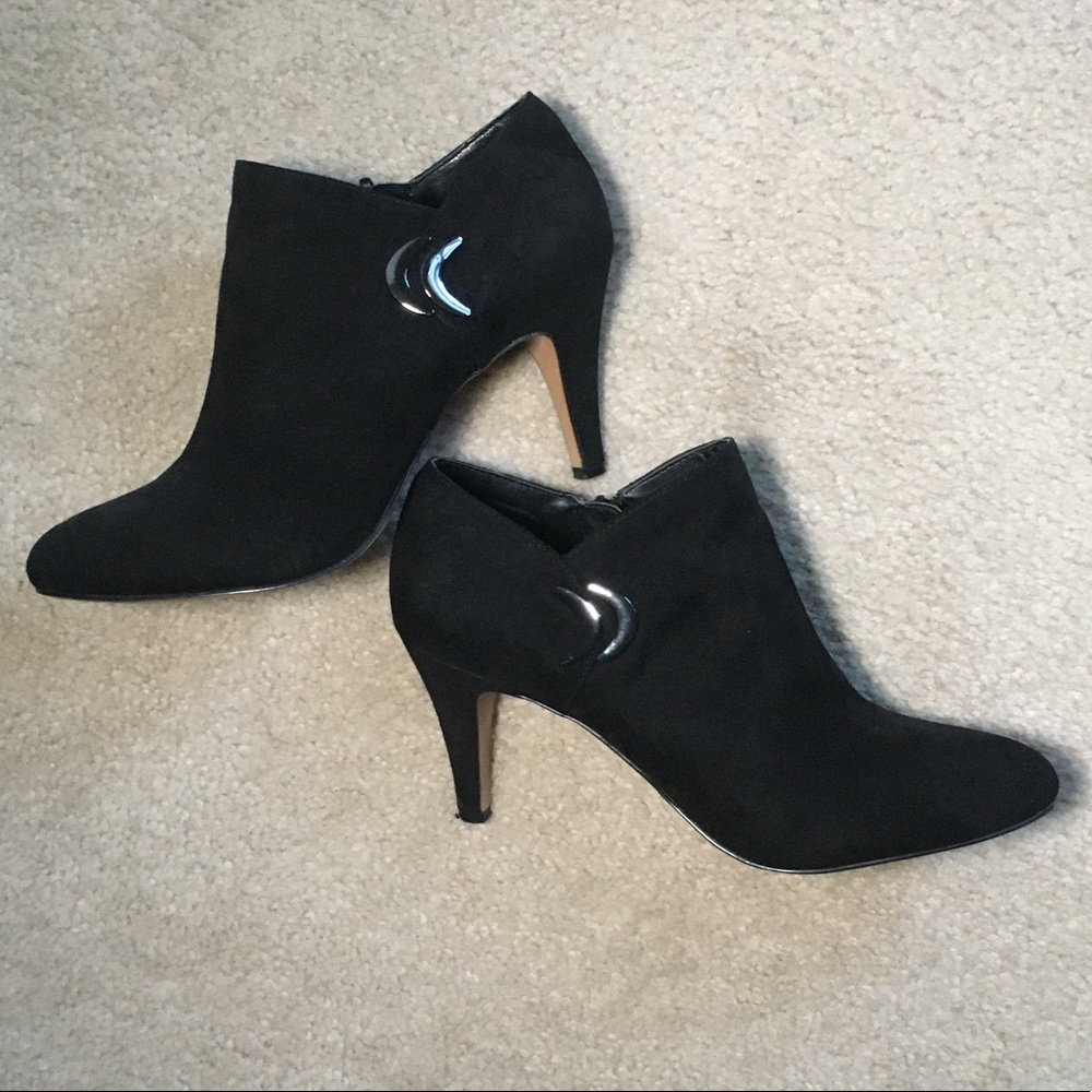 Kelly & Katie black booties, 9.5M
